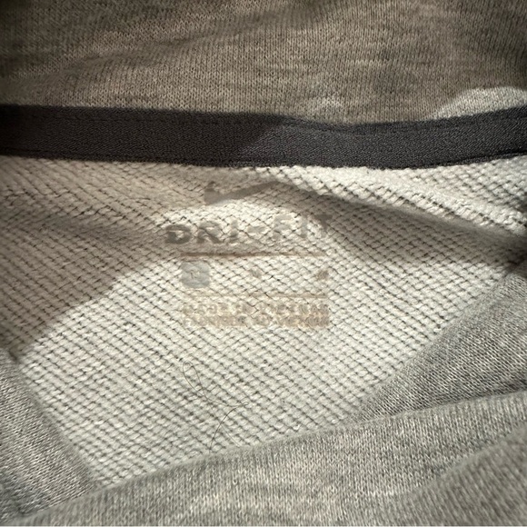 EUC Nike Cowl Nexk Dry-Fit sweatshirt. Women’s Medium. - Picture 2 of 7
